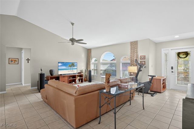 609 SE 17th ST, Cape Coral, FL 33990