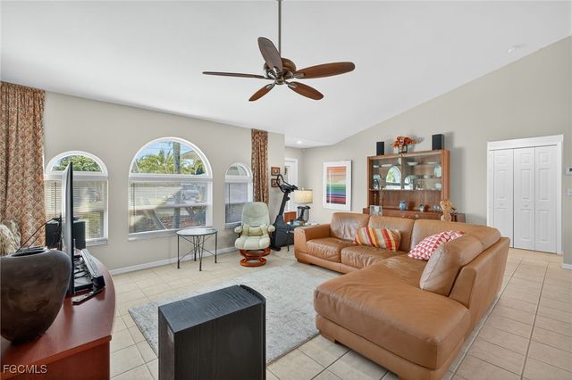 609 SE 17th ST, Cape Coral, FL 33990