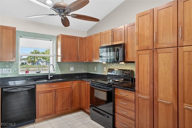 609 SE 17th ST, Cape Coral, FL 33990