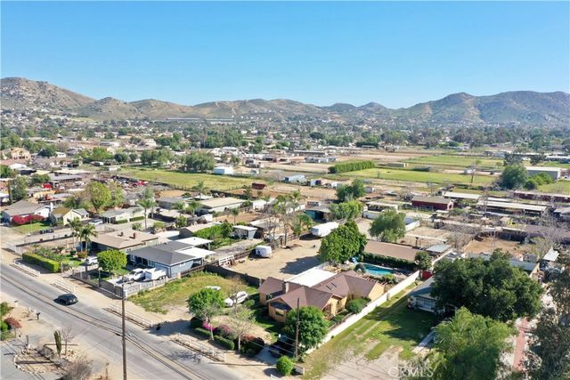 642 7th, Norco, CA 92860