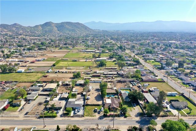 642 7th, Norco, CA 92860