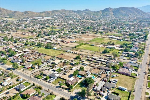 642 7th, Norco, CA 92860