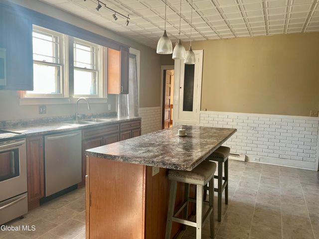 2 Quaker Street, Granville, NY 12832