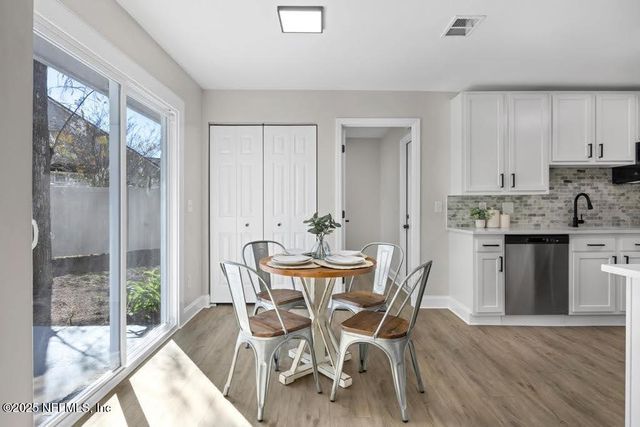 1647 WINDY OAKS Drive, Jacksonville, FL 32225