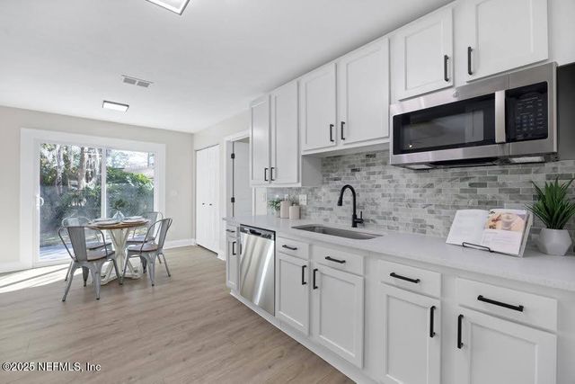 1647 WINDY OAKS Drive, Jacksonville, FL 32225