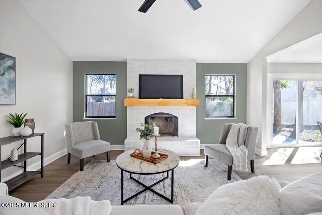 1647 WINDY OAKS Drive, Jacksonville, FL 32225