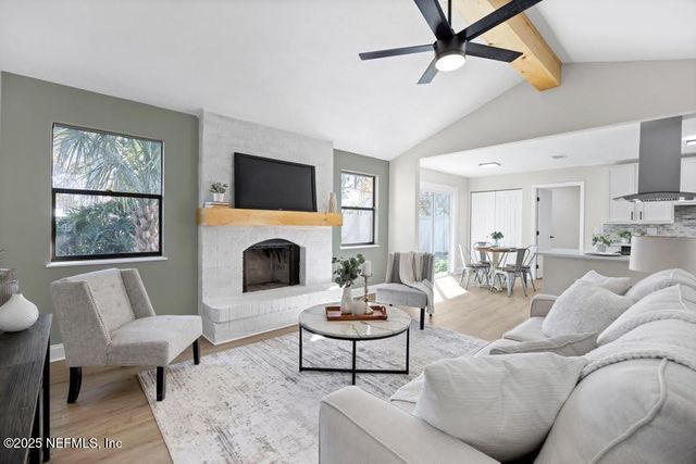 1647 WINDY OAKS Drive, Jacksonville, FL 32225