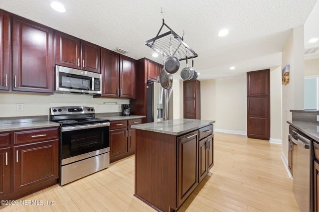 209 PEREGRINE Court, Jacksonville, FL 32225