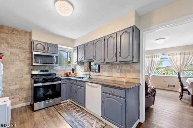 54 Sycamore Dr, Belleville Twp., NJ 07109