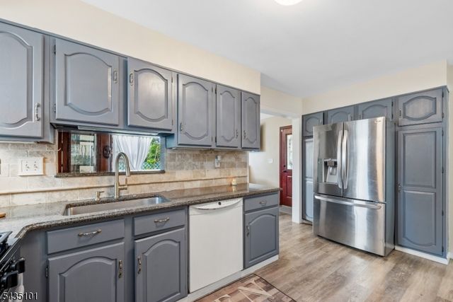 54 Sycamore Dr, Belleville Twp., NJ 07109