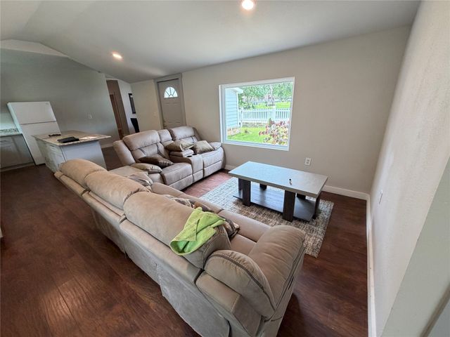 701 Olive Street, Cleburne, TX 76031