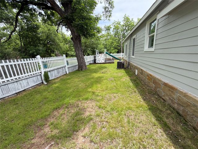 701 Olive Street, Cleburne, TX 76031