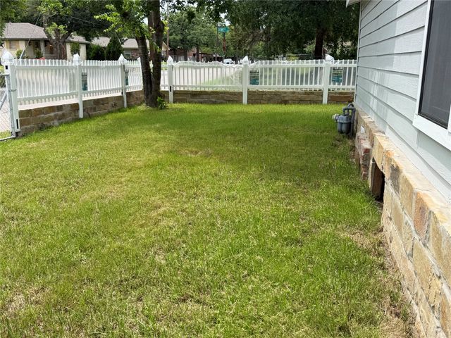 701 Olive Street, Cleburne, TX 76031