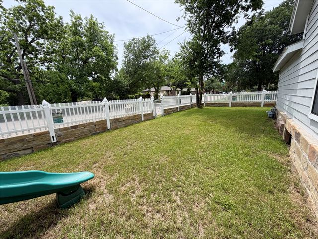 701 Olive Street, Cleburne, TX 76031