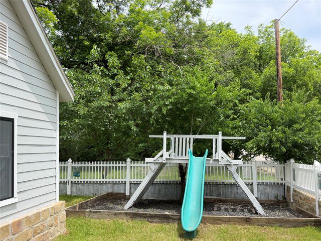 701 Olive Street, Cleburne, TX 76031