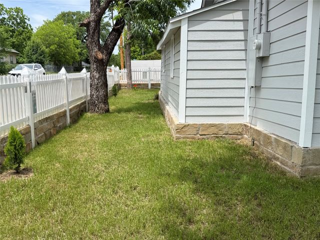 701 Olive Street, Cleburne, TX 76031