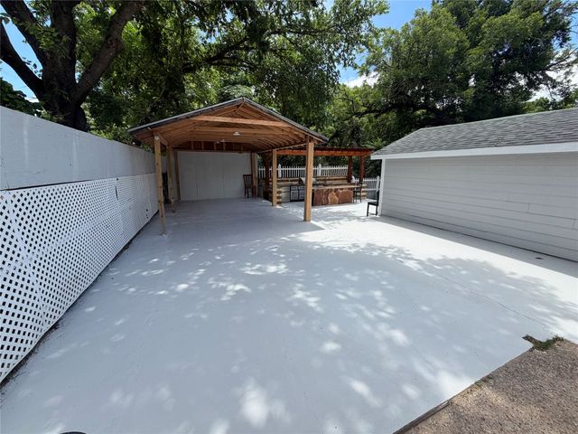 701 Olive Street, Cleburne, TX 76031