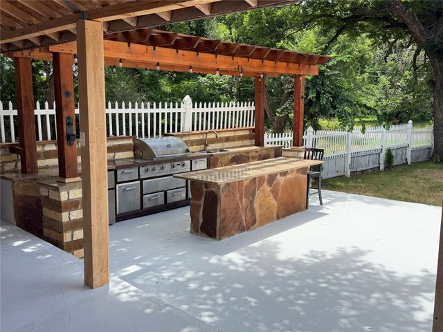 701 Olive Street, Cleburne, TX 76031