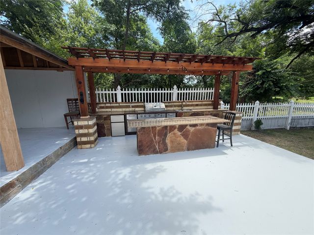 701 Olive Street, Cleburne, TX 76031