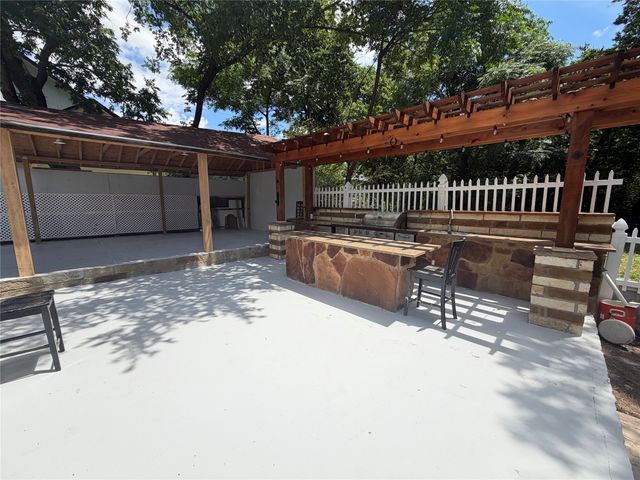 701 Olive Street, Cleburne, TX 76031