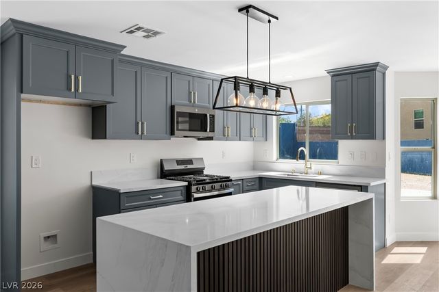 6575 Shining Sand Avenue, Las Vegas, NV 89142