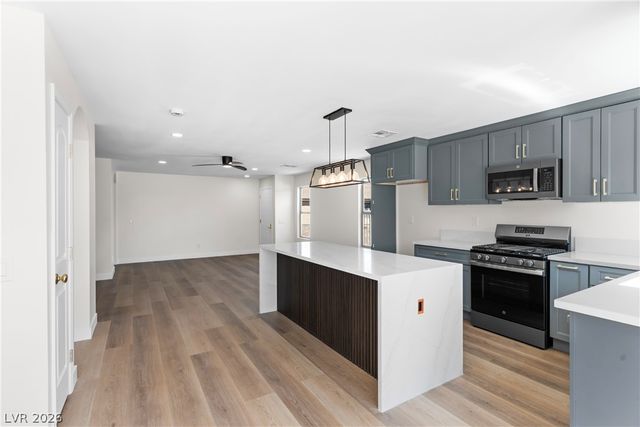 6575 Shining Sand Avenue, Las Vegas, NV 89142