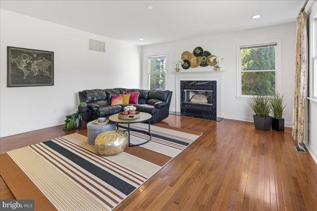 10 JEWEL RD, Princeton Junction, NJ 08550