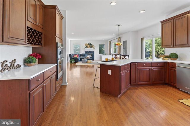 10 JEWEL RD, Princeton Junction, NJ 08550