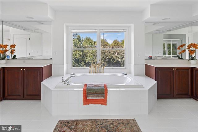10 JEWEL RD, Princeton Junction, NJ 08550