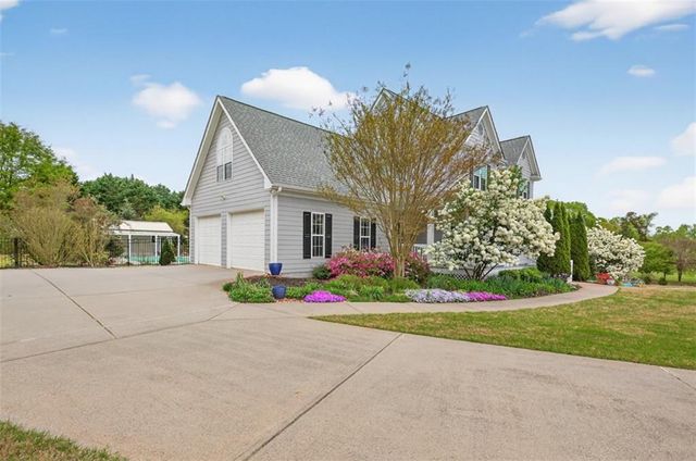 81 Emma Circle, Hoschton, GA 30548