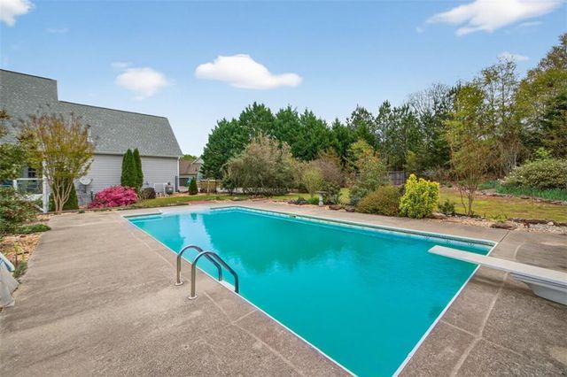 81 Emma Circle, Hoschton, GA 30548