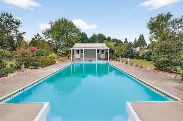 81 Emma Circle, Hoschton, GA 30548