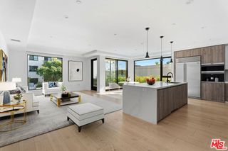 725 N Croft Avenue 110, Los Angeles, CA 90069