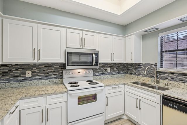 9910 Royal Lane 1106, Dallas, TX 75231