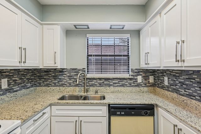 9910 Royal Lane 1106, Dallas, TX 75231