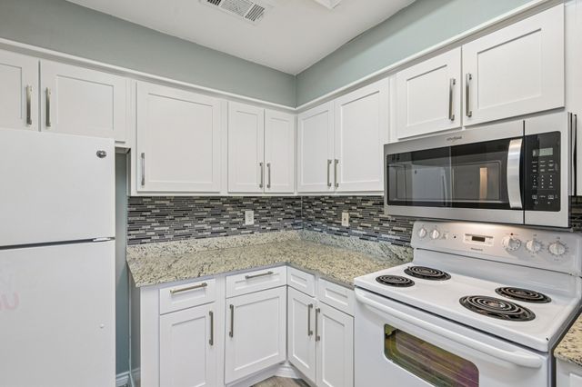 9910 Royal Lane 1106, Dallas, TX 75231