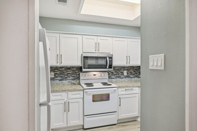 9910 Royal Lane 1106, Dallas, TX 75231