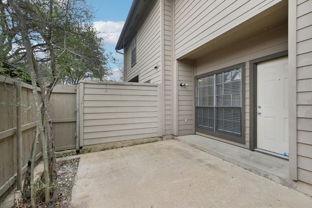 9910 Royal Lane 1106, Dallas, TX 75231