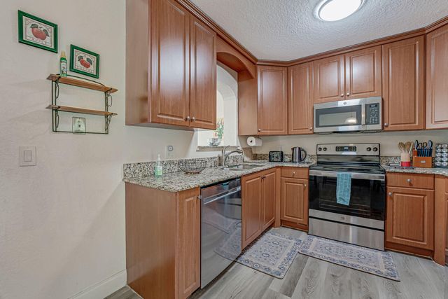 427 Las Palmas Street, Royal Palm Beach, FL 33411