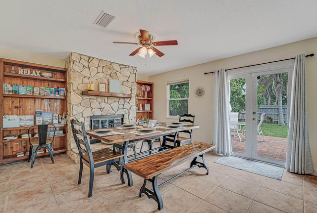 427 Las Palmas Street, Royal Palm Beach, FL 33411