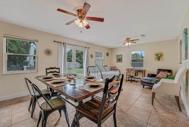 427 Las Palmas Street, Royal Palm Beach, FL 33411