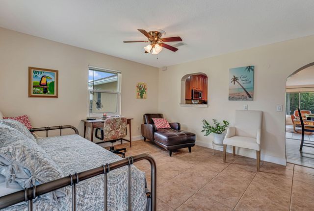 427 Las Palmas Street, Royal Palm Beach, FL 33411