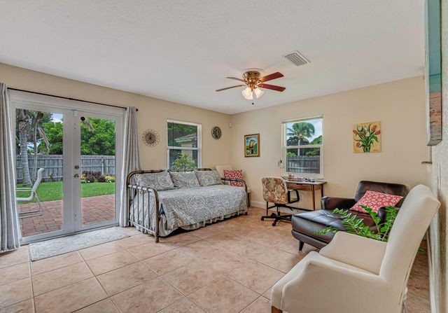 427 Las Palmas Street, Royal Palm Beach, FL 33411