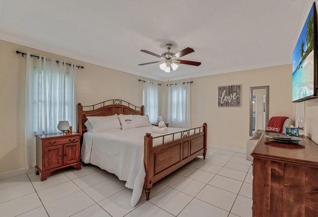 427 Las Palmas Street, Royal Palm Beach, FL 33411