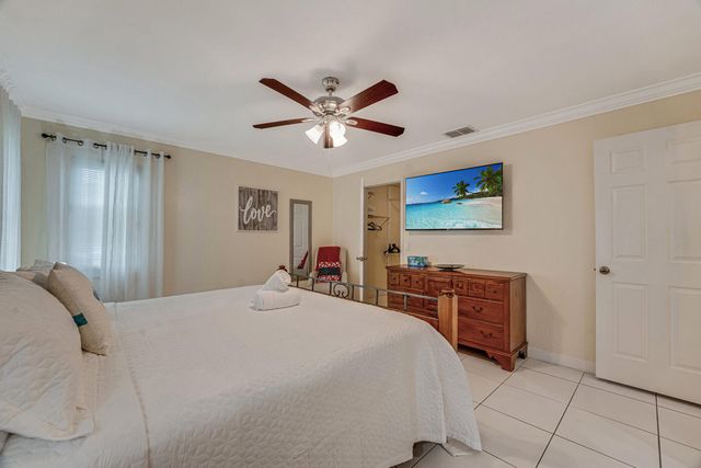 427 Las Palmas Street, Royal Palm Beach, FL 33411