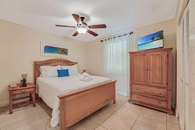 427 Las Palmas Street, Royal Palm Beach, FL 33411