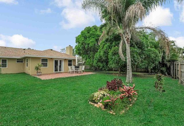 427 Las Palmas Street, Royal Palm Beach, FL 33411
