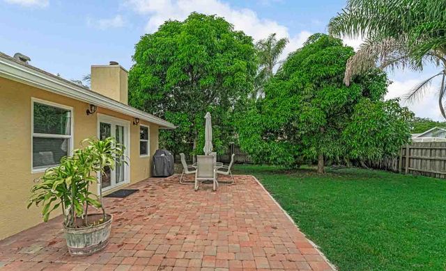 427 Las Palmas Street, Royal Palm Beach, FL 33411