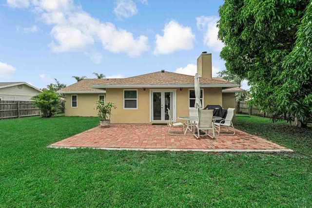 427 Las Palmas Street, Royal Palm Beach, FL 33411