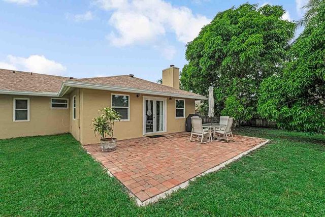 427 Las Palmas Street, Royal Palm Beach, FL 33411
